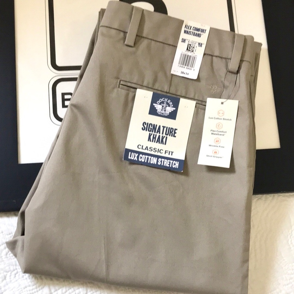 NWT Dockers Signature Khakis
